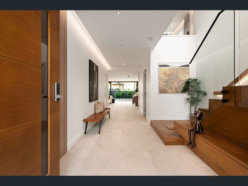 35 Millers Road, Eight Mile Plains — photo 1 of 5