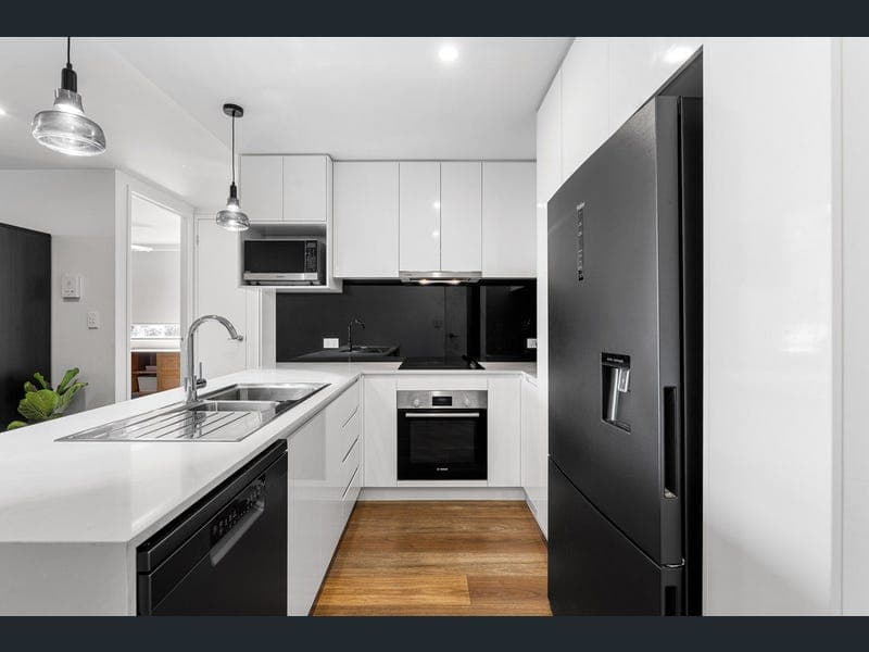 10/83 Bride Street, Wynnum — photo 1 of 5