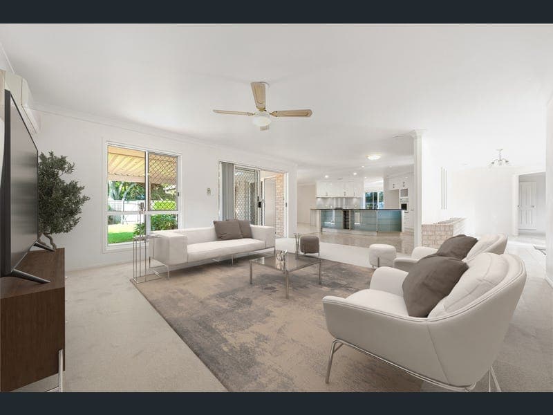 17 Lorenc Place, Bridgeman Downs — photo 1 of 5