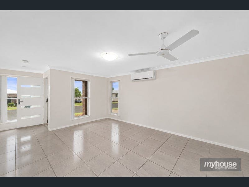 38 Sanctuary Drive, Cranley — photo 1 of 5