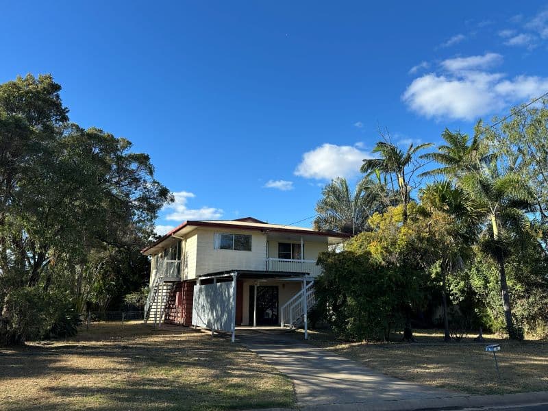 25 Yeates Street, Moranbah — photo 1 of 5