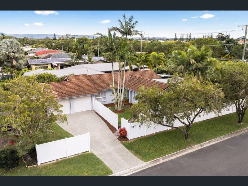 87 Cypress Drive, Broadbeach Waters — photo 1 of 5