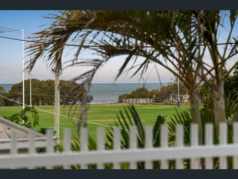 3 Warra Street, Wynnum — photo 1 of 5