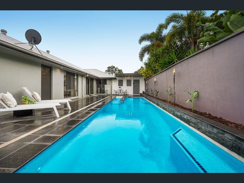 9 Hallow Crescent, Augustine Heights — photo 1 of 5
