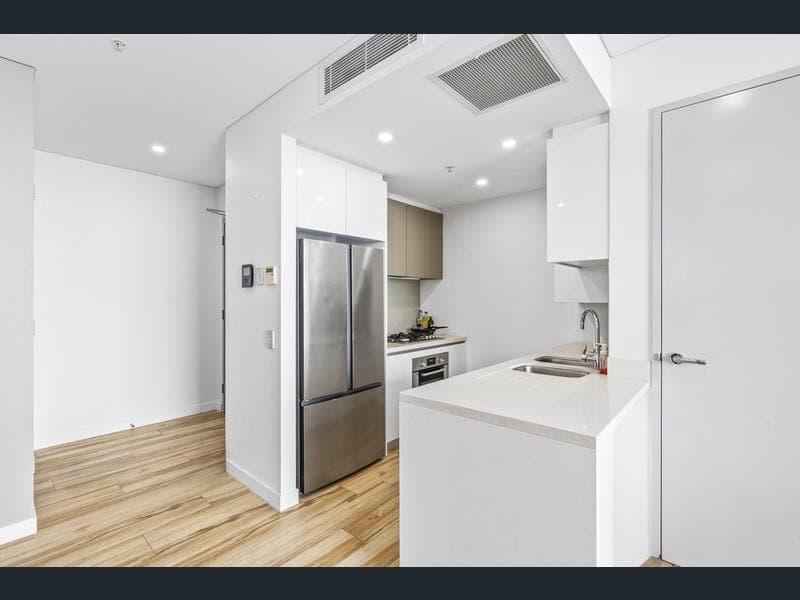 2609/2 Como Crescent, Southport — photo 1 of 5