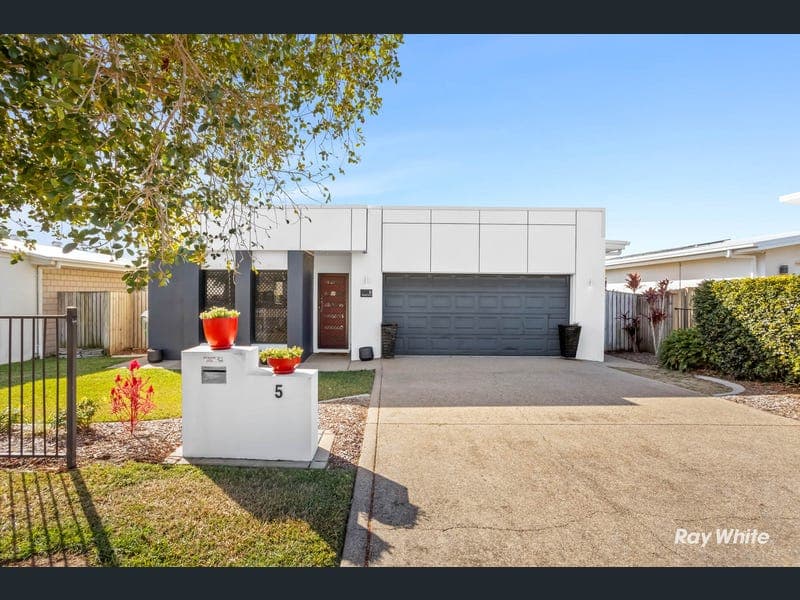 5 Norfolk Drive, Hidden Valley — photo 1 of 5
