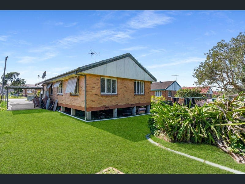 13 Jean Street, Woodridge — photo 1 of 5