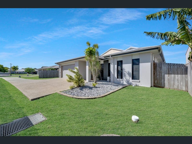 11 Kingslea Court, Ooralea — photo 1 of 5