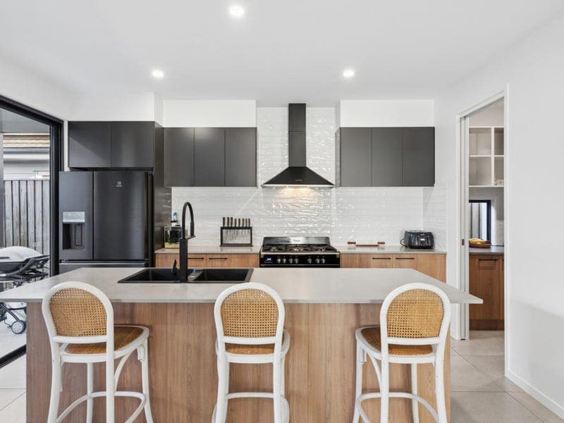 11 Valley Crescent, Palmview — photo 1 of 5