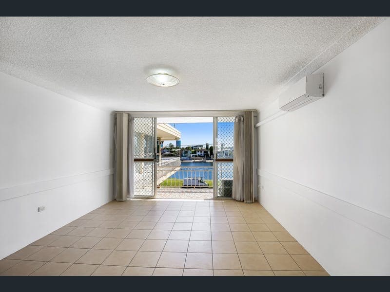 11/11 Watson Esplanade, Surfers Paradise — photo 1 of 5