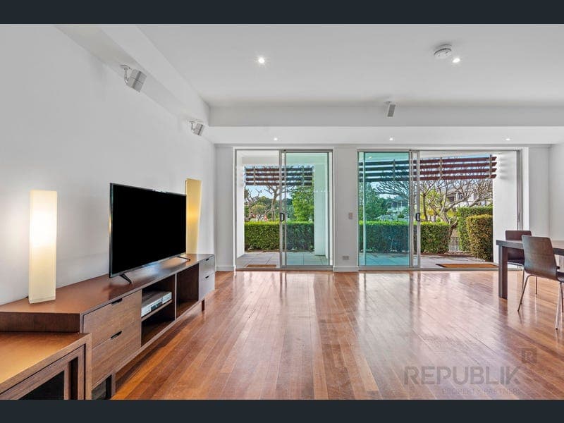 4/600 GLADES DRIVE, Robina — photo 1 of 5