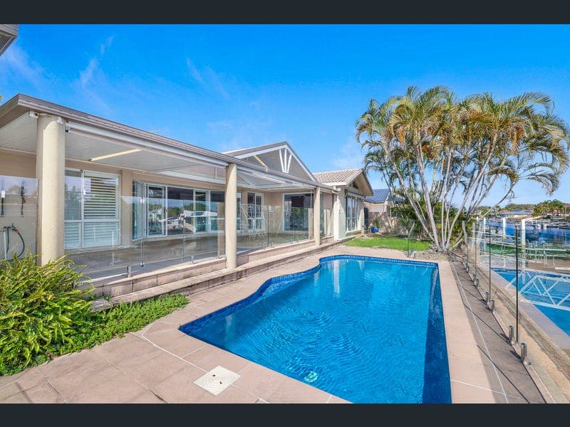 134 Sundance Way, Runaway Bay — photo 1 of 5