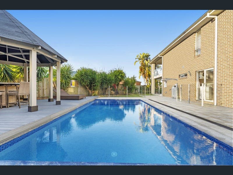 10 Saint Ives Court, Redland Bay — photo 1 of 5