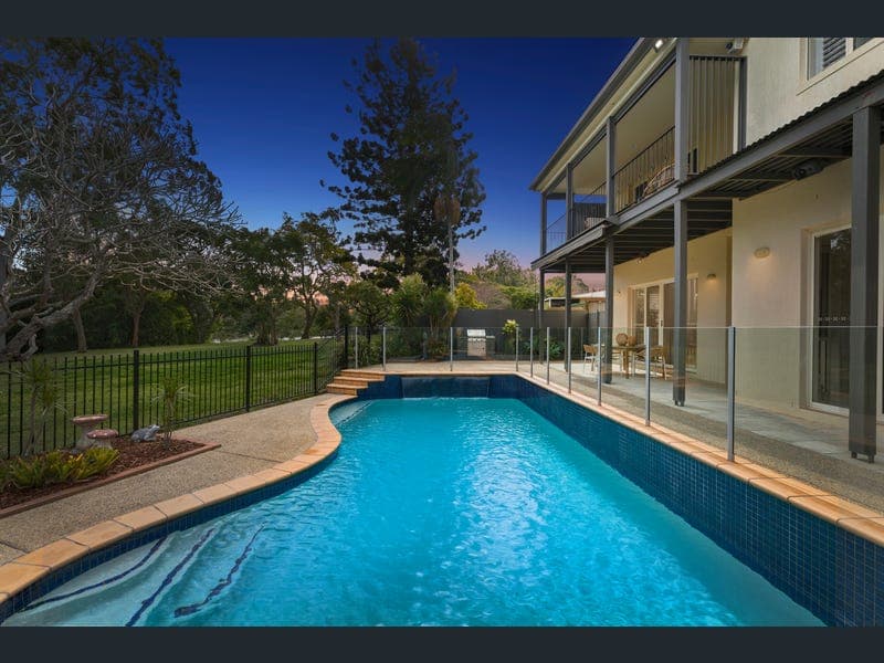 12 Oriana Crescent, Yeronga — photo 1 of 5