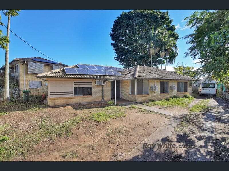 386 Mccullough Street, Macgregor — photo 1 of 5