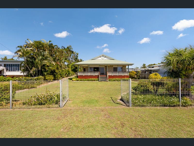 20 Moreton Street, Toogoom — photo 1 of 5