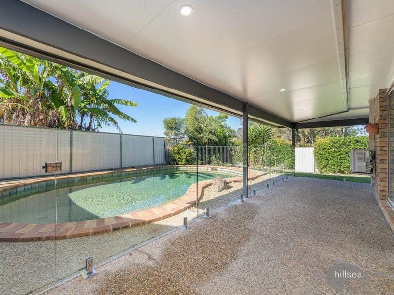 4 Adaminaby Drive, Helensvale — photo 1 of 5