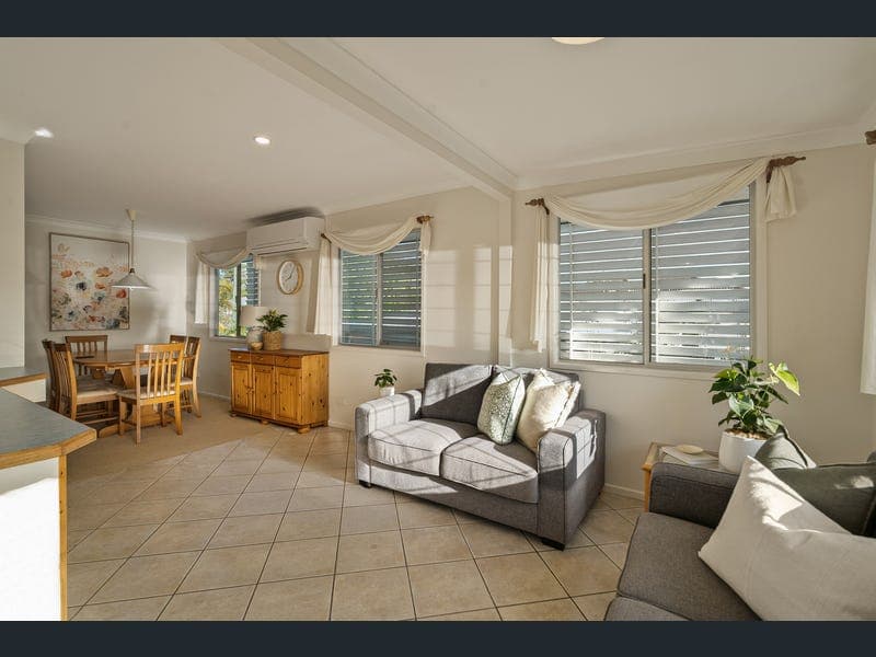 9 Sandralee Street, Brighton — photo 1 of 5