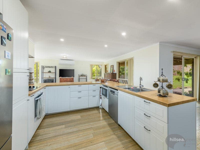 4 Dalby Court, Helensvale — photo 1 of 5