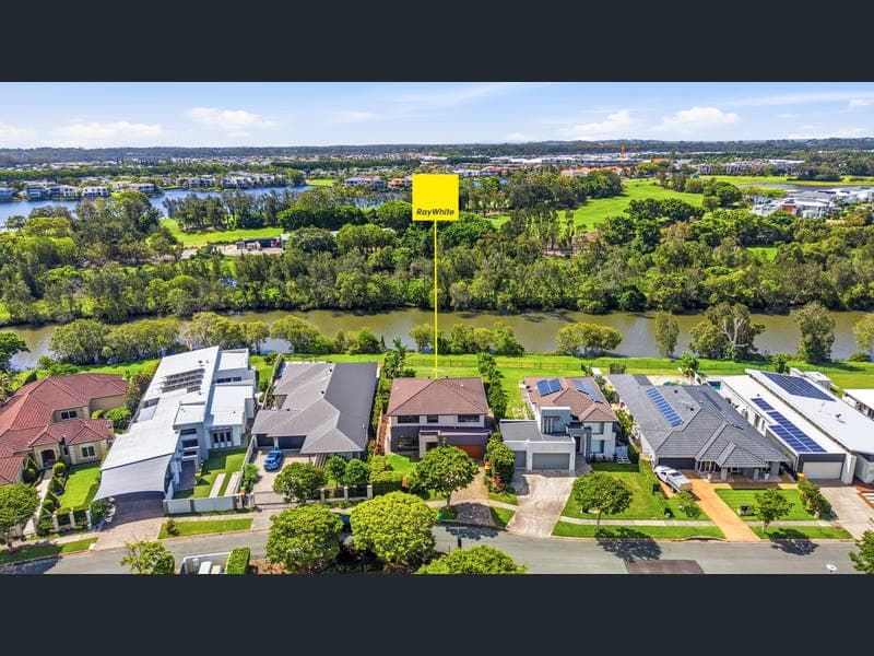 55 The Peninsula, Helensvale — photo 1 of 5