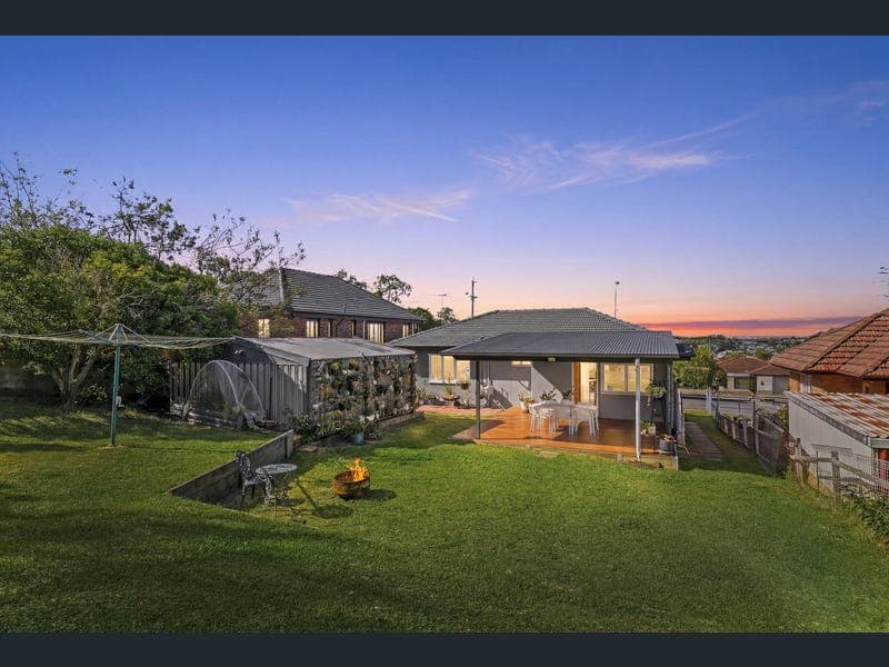 366 Webster Road, Stafford Heights — photo 1 of 5