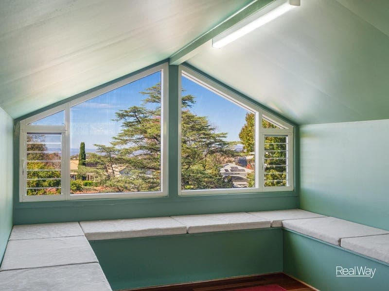 4 Warana Avenue, Mount Lofty — photo 1 of 5