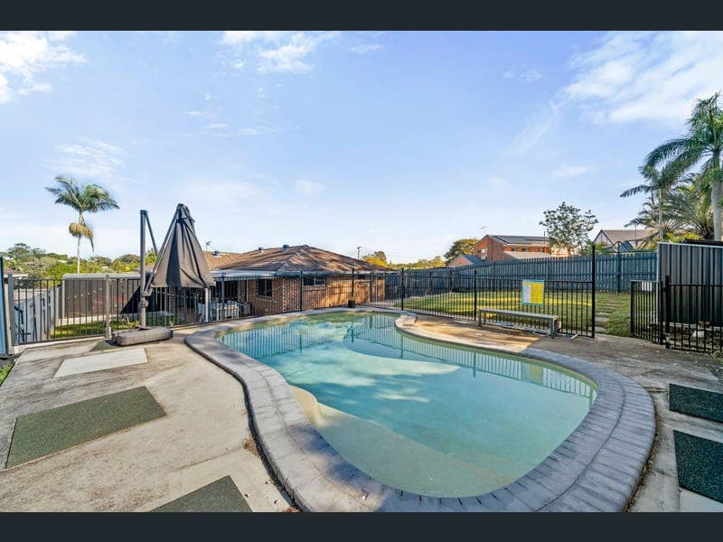 18 Cornwall Crescent, Alexandra Hills — photo 1 of 5