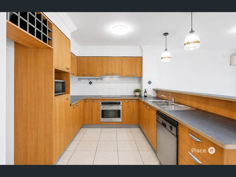 6/65 Lytton Road, Bulimba — photo 1 of 5