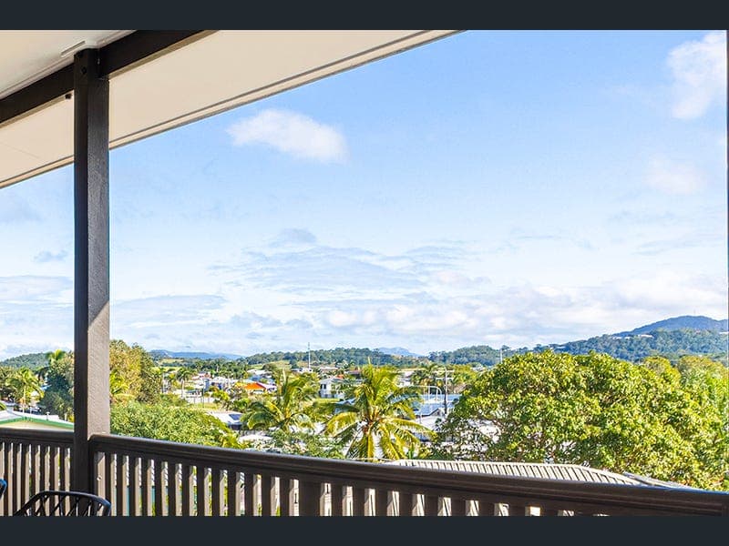 17 Grevillea Drive, Glenella — photo 1 of 5