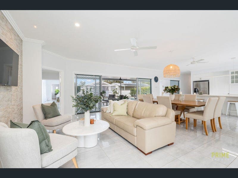 4 Carrick Way, Wondunna — photo 1 of 5