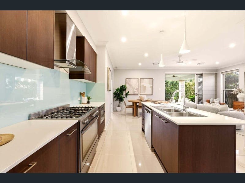 28 Majestic Street, Bridgeman Downs — photo 1 of 5