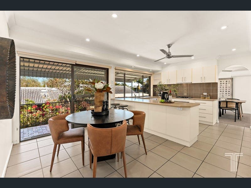 59 Meadowlands Road, Carindale — photo 1 of 5