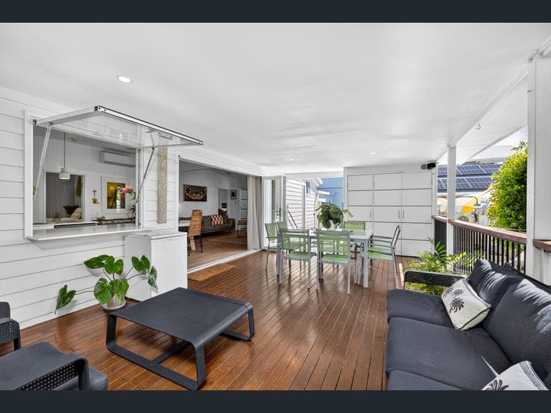 55 RODERICK Street, Moffat Beach — photo 1 of 5