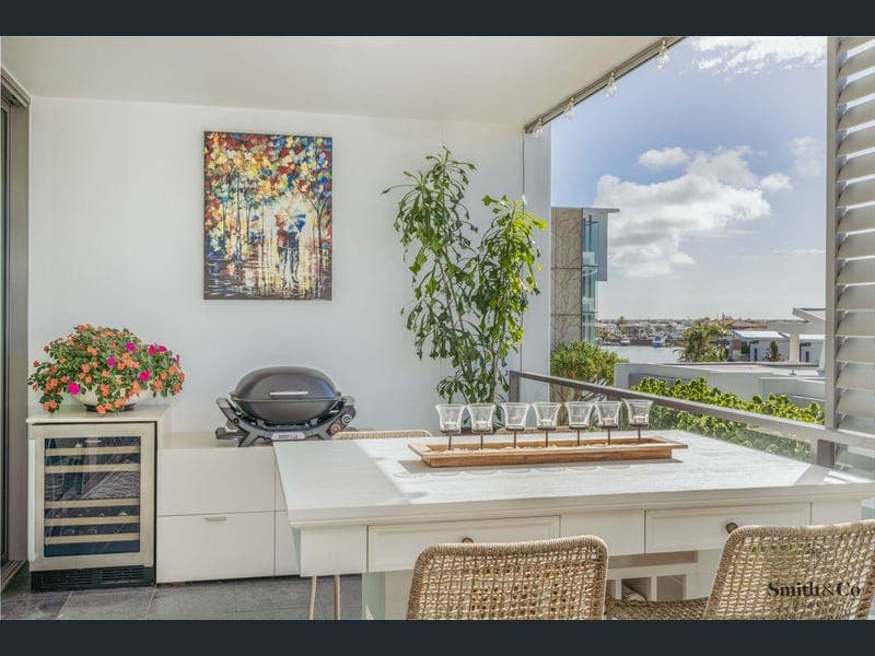 2308/2 Ephraim Island, Paradise Point — photo 1 of 5