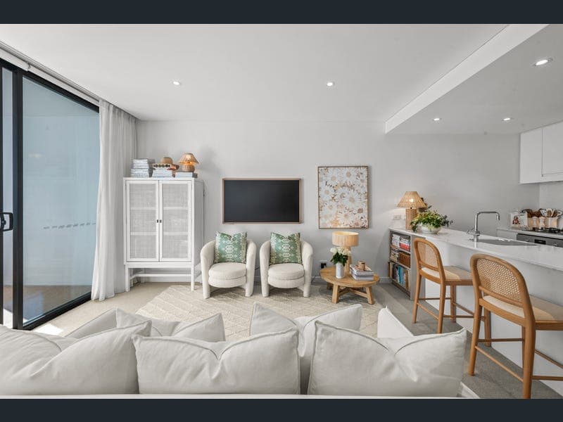 20207/320 Macarthur Avenue, Hamilton — photo 1 of 5