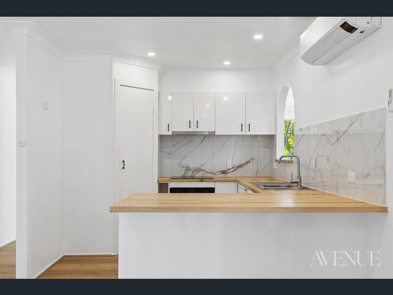3 Solandra Circuit, Regents Park — photo 1 of 5