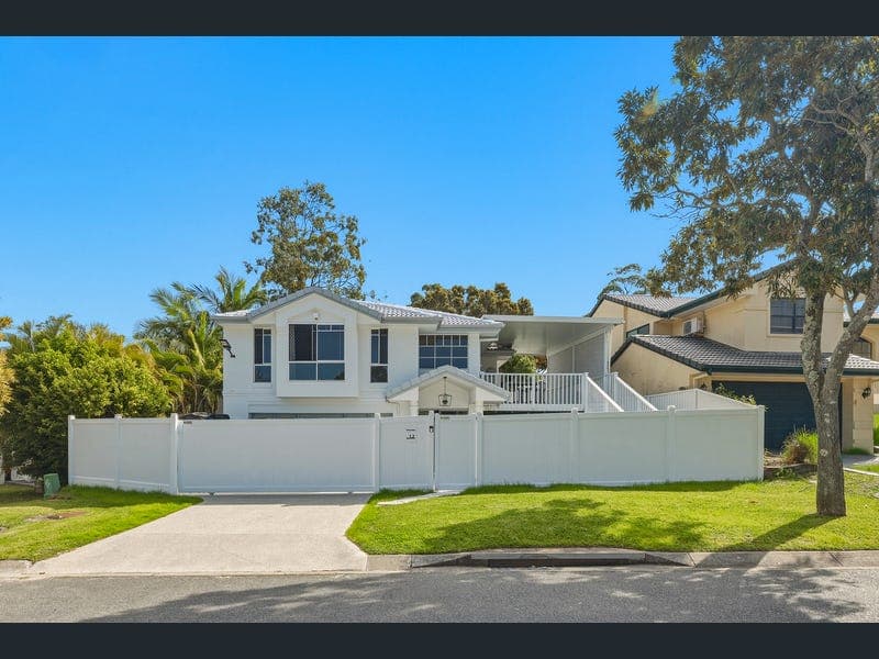 12 Clear River Boulevard, Ashmore — photo 1 of 5