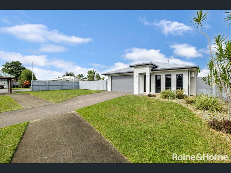 19 Julaji Close, Cooya Beach — photo 1 of 5