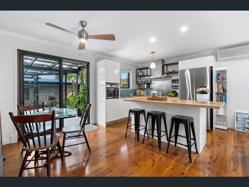 2 Kaoriki Court, Albany Creek — photo 1 of 5