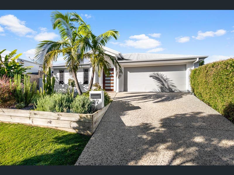 27 Doral Drive, Peregian Springs — photo 1 of 5