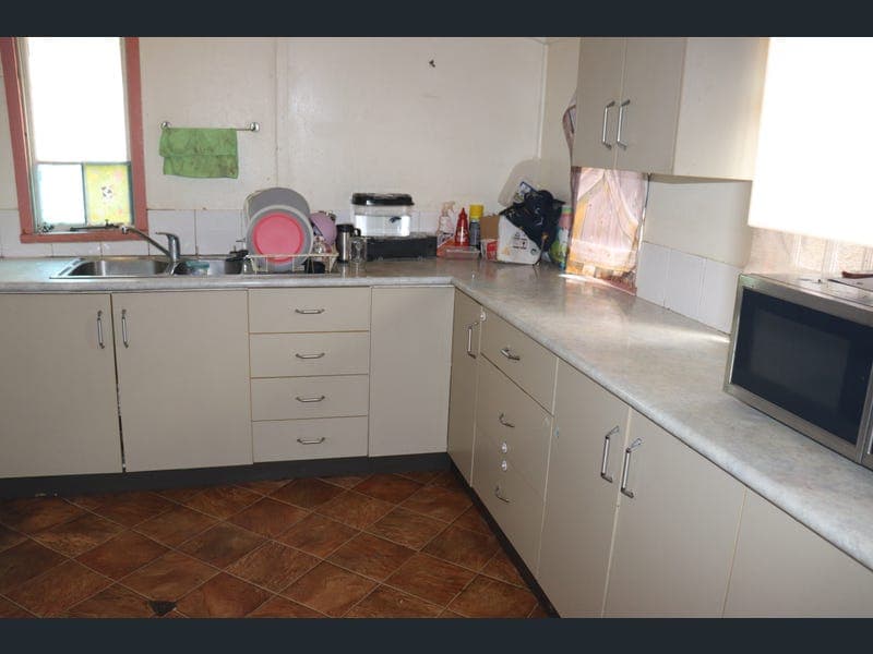 9 Strathmore Street, Collinsville — photo 1 of 5