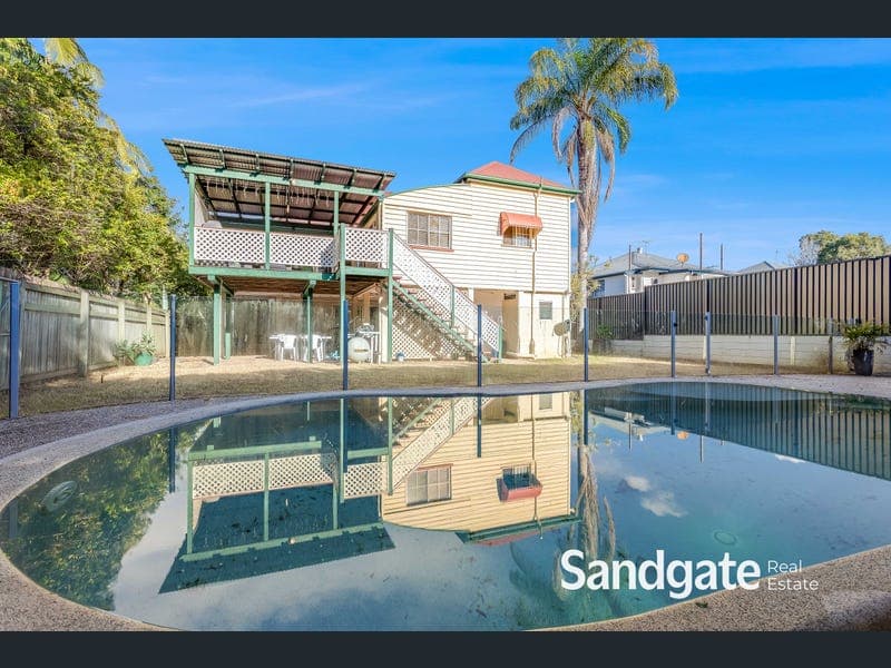 12 Seventh Avenue, Sandgate — photo 1 of 5