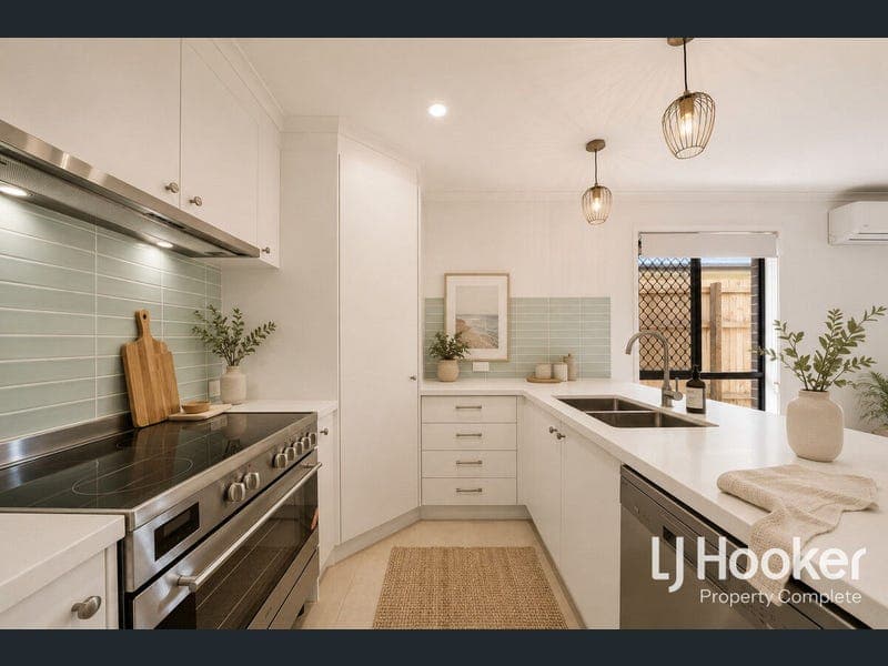 33 Boomi Avenue, South Maclean — photo 1 of 5