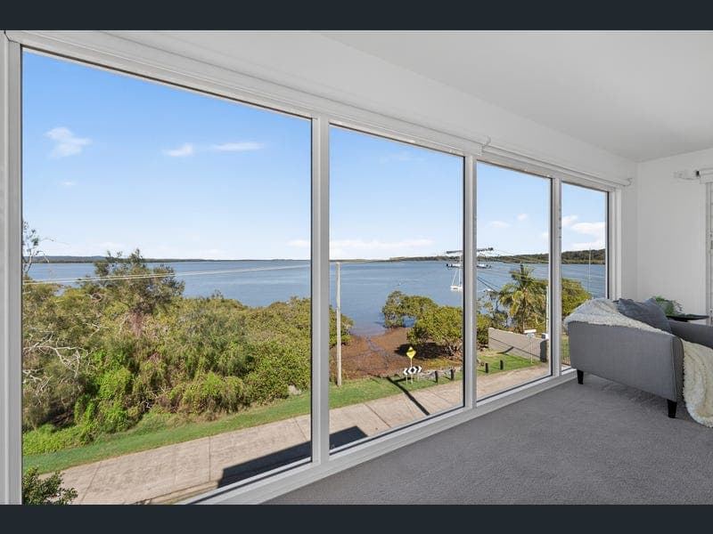 1 Junee Street, Redland Bay — photo 1 of 5