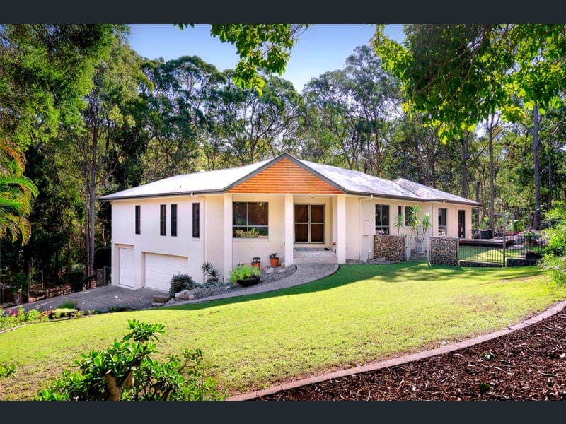 8 Corymbia Lane, Eatons Hill — photo 1 of 5