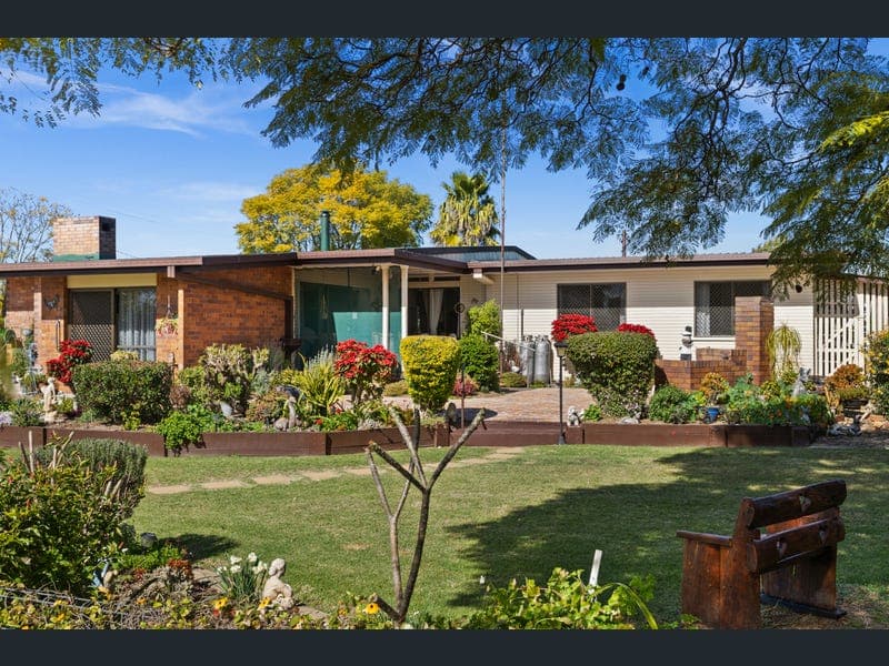 14 Collins Street, Pittsworth — photo 1 of 5