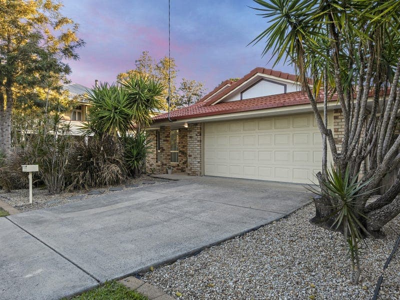 12 Thagoona Haigslea Road — photo 1 of 5