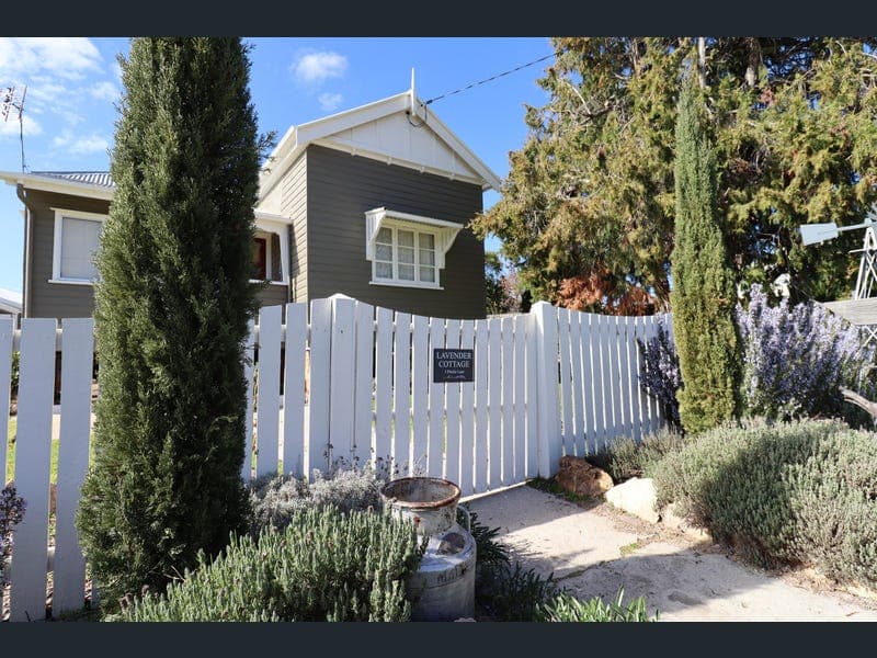 3 Petzler Lane, Stanthorpe — photo 1 of 5
