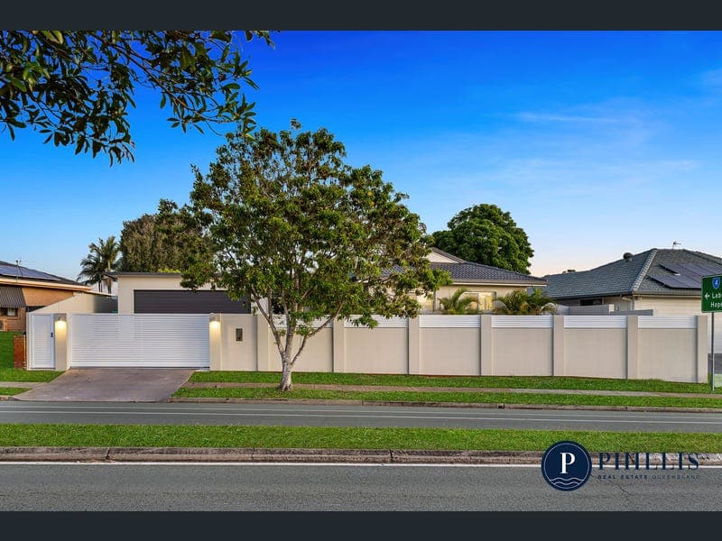 48 Matthew Flinders Drive, Paradise Point — photo 1 of 5
