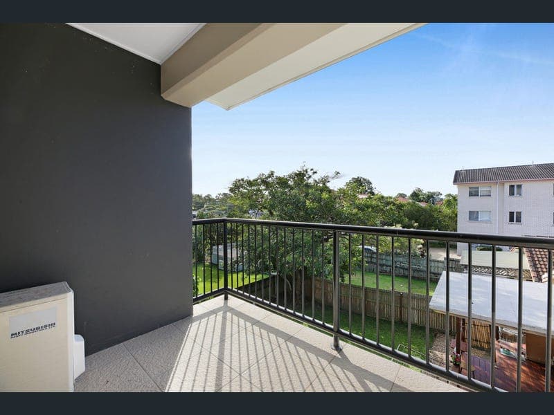 25/15-17 Lloyd Street, Southport — photo 1 of 5